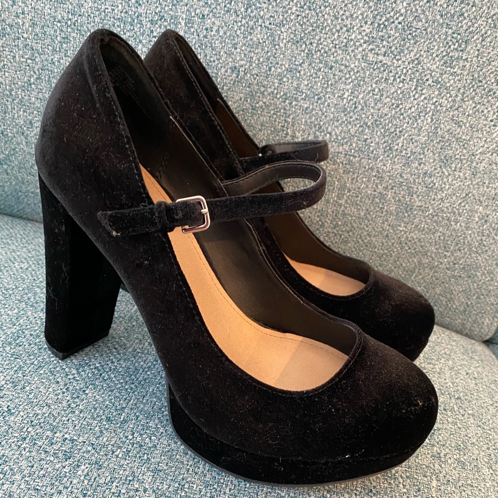 NWT TORRID VELVET HIGH HEEL